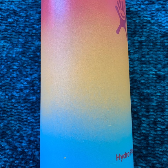 Excellent condition hawaii exclusive hydroflask - Picture 8 of 8